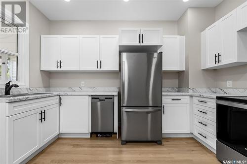 329 Hochelaga Street W, Moose Jaw, SK - Indoor Photo Showing Kitchen