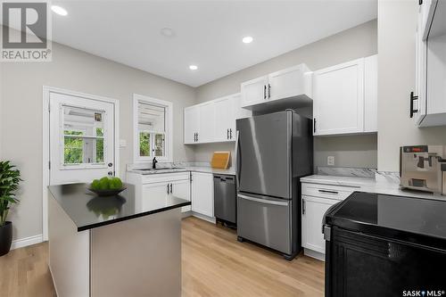 329 Hochelaga Street W, Moose Jaw, SK - Indoor Photo Showing Kitchen