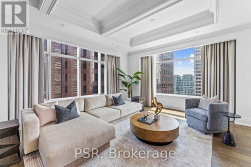 4804 - 311 Bay Street, Toronto (Bay Street Corridor), ON - Indoor Photo Showing Living Room