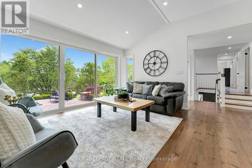 165 Hillcrest Avenue, Hamilton (Greensville), ON - Indoor Photo Showing Living Room