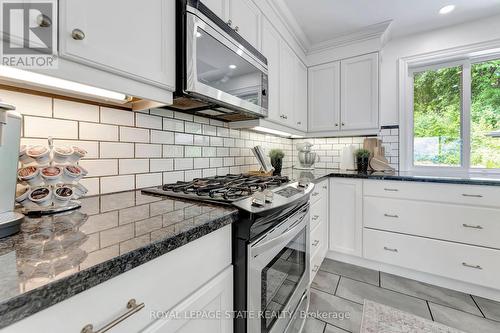 165 Hillcrest Avenue, Hamilton (Greensville), ON - Indoor Photo Showing Kitchen With Upgraded Kitchen