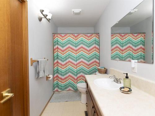 110 Empress Avenue S, Thunder Bay, ON - Indoor Photo Showing Bathroom