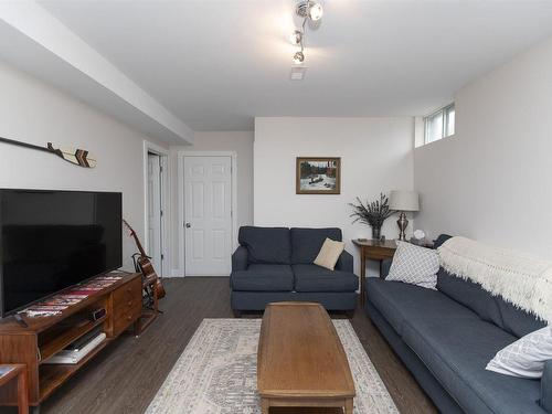 110 Empress Avenue S, Thunder Bay, ON - Indoor Photo Showing Living Room