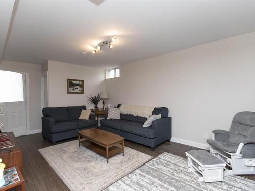 110 Empress Avenue S, Thunder Bay, ON - Indoor Photo Showing Living Room