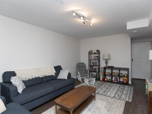 110 Empress Avenue S, Thunder Bay, ON - Indoor Photo Showing Living Room