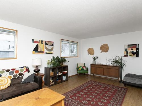 110 Empress Avenue S, Thunder Bay, ON - Indoor Photo Showing Living Room