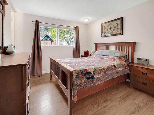 2413 Nechako Drive, Kamloops, BC - Indoor Photo Showing Bedroom