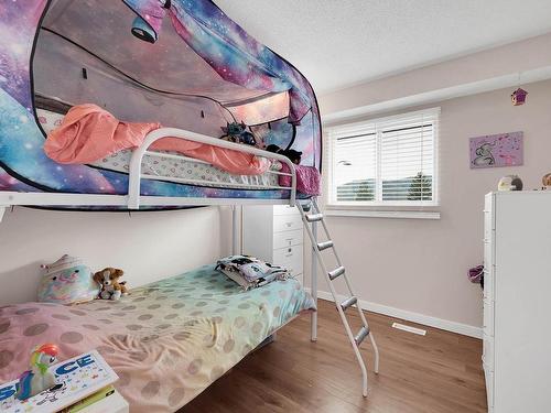 2413 Nechako Drive, Kamloops, BC - Indoor Photo Showing Bedroom