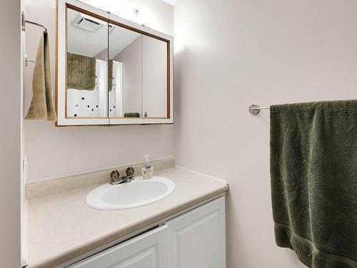 2413 Nechako Drive, Kamloops, BC - Indoor Photo Showing Bathroom