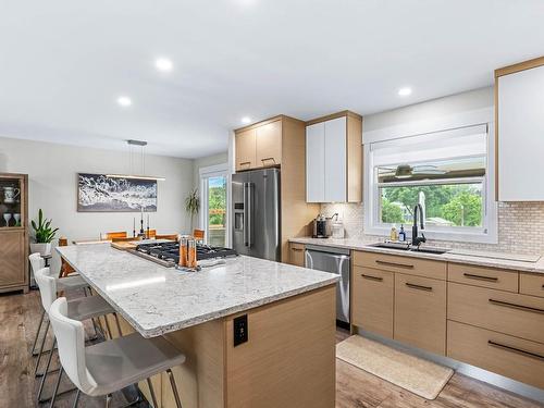 4943 Reighmount Place, Kamloops, BC - Indoor Photo Showing Kitchen With Upgraded Kitchen