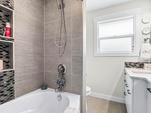 4943 Reighmount Place, Kamloops, BC - Indoor Photo Showing Bathroom