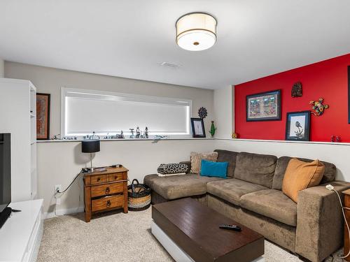 4943 Reighmount Place, Kamloops, BC - Indoor Photo Showing Living Room