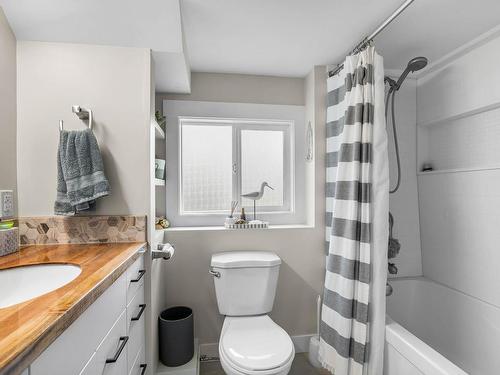 4943 Reighmount Place, Kamloops, BC - Indoor Photo Showing Bathroom