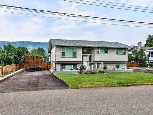 4943 Reighmount Place, Kamloops, BC - Outdoor With Facade