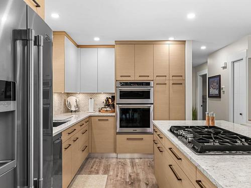 4943 Reighmount Place, Kamloops, BC - Indoor Photo Showing Kitchen With Upgraded Kitchen