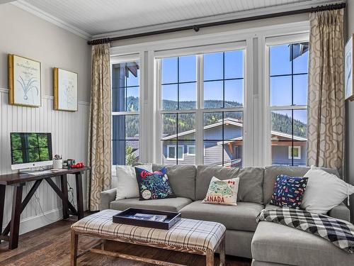 5411 Lookout Ridge Place, Sun Peaks, BC - Indoor Photo Showing Living Room