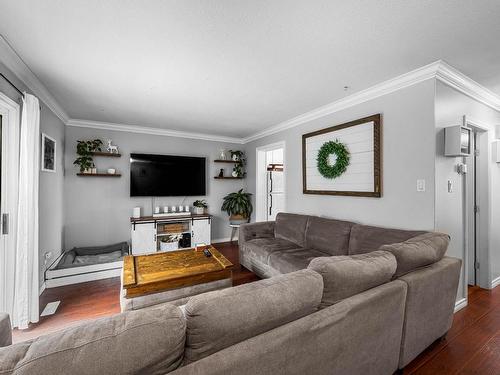 36-1469 Springhill Drive, Kamloops, BC - Indoor Photo Showing Living Room