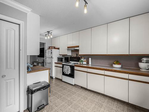 36-1469 Springhill Drive, Kamloops, BC - Indoor Photo Showing Kitchen With Double Sink