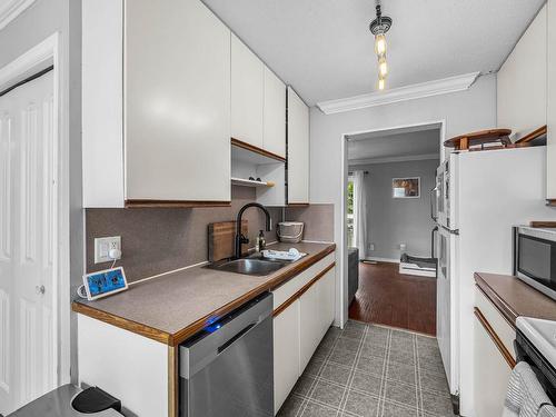 36-1469 Springhill Drive, Kamloops, BC - Indoor Photo Showing Kitchen