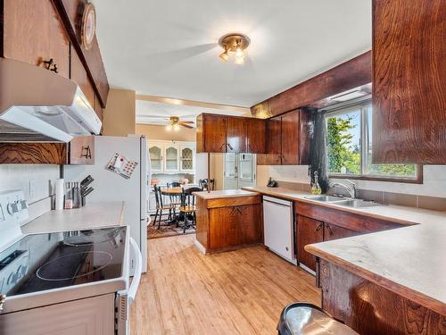 331 Kenora Road, Kamloops, BC - Indoor Photo Showing Kitchen With Double Sink