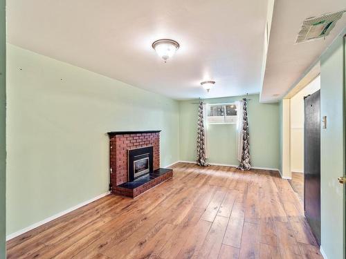 331 Kenora Road, Kamloops, BC - Indoor Photo Showing Living Room With Fireplace