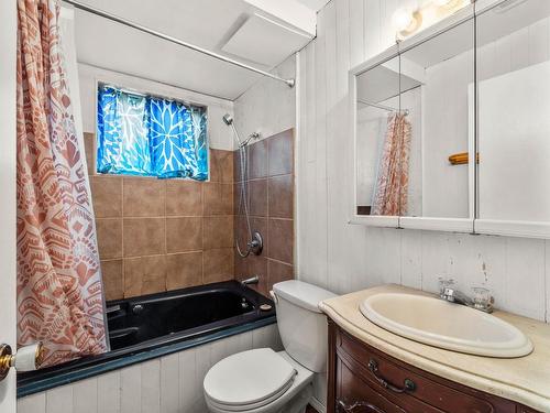 331 Kenora Road, Kamloops, BC - Indoor Photo Showing Bathroom