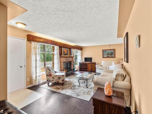 331 Kenora Road, Kamloops, BC - Indoor Photo Showing Living Room With Fireplace