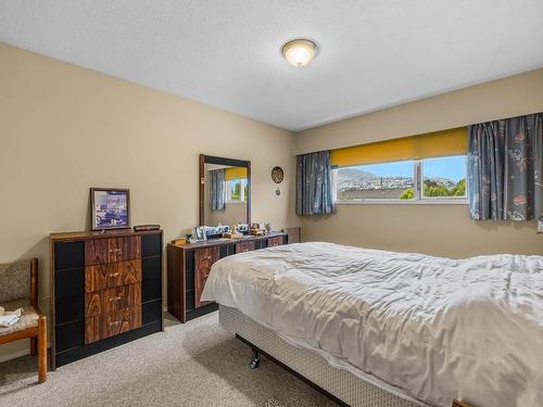 660 Clearwater Ave, Kamloops, BC - Indoor Photo Showing Bedroom