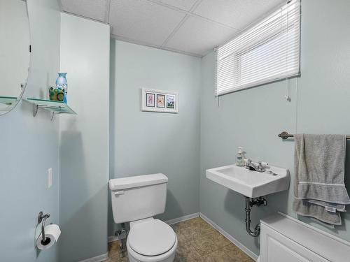 660 Clearwater Ave, Kamloops, BC - Indoor Photo Showing Bathroom