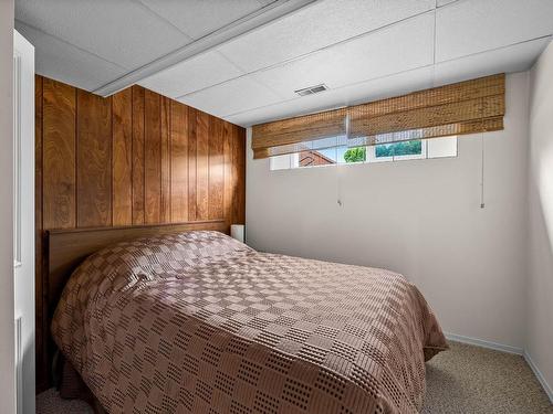 660 Clearwater Ave, Kamloops, BC - Indoor Photo Showing Bedroom