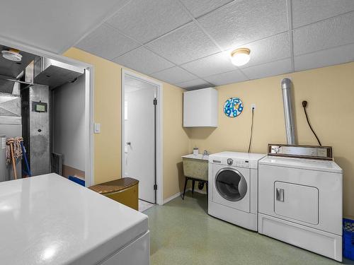 660 Clearwater Ave, Kamloops, BC - Indoor Photo Showing Laundry Room