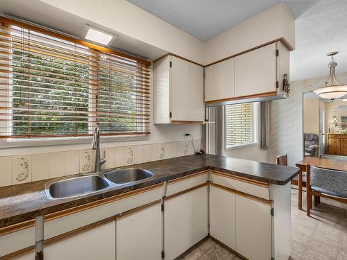 660 Clearwater Ave, Kamloops, BC - Indoor Photo Showing Kitchen With Double Sink