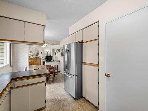 660 Clearwater Ave, Kamloops, BC - Indoor Photo Showing Kitchen