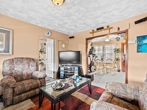 185 Yew Street, Kamloops, BC - Indoor Photo Showing Living Room