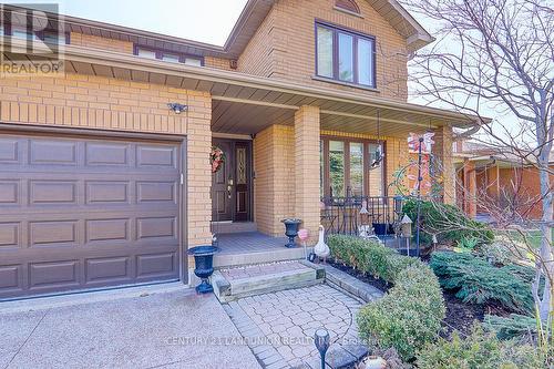 304 Goldhawk Trail, Toronto (Milliken), ON - Outdoor With Exterior