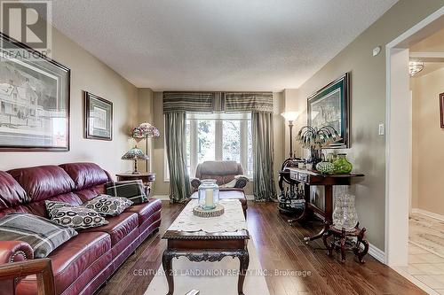 304 Goldhawk Trail, Toronto (Milliken), ON - Indoor Photo Showing Living Room