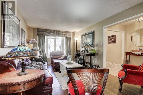 304 Goldhawk Trail, Toronto (Milliken), ON - Indoor Photo Showing Living Room