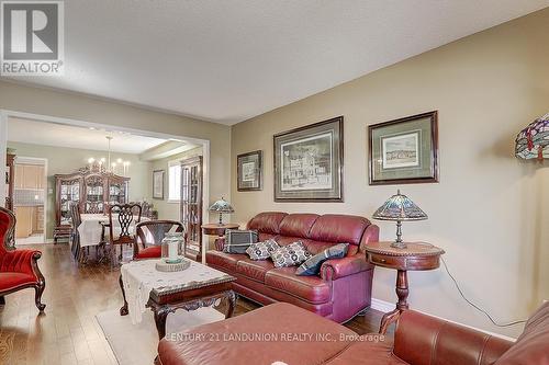 304 Goldhawk Trail, Toronto (Milliken), ON - Indoor Photo Showing Living Room