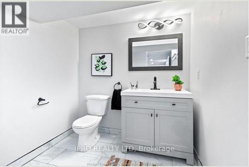 2568 Kildare Road, Windsor, ON - Indoor Photo Showing Bathroom