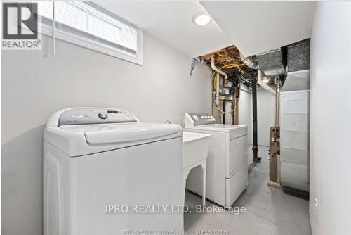 2568 Kildare Road, Windsor, ON - Indoor Photo Showing Laundry Room