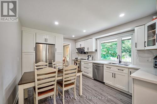 421 Canterbury Crescent, Oakville (Eastlake), ON - Indoor Photo Showing Kitchen With Upgraded Kitchen