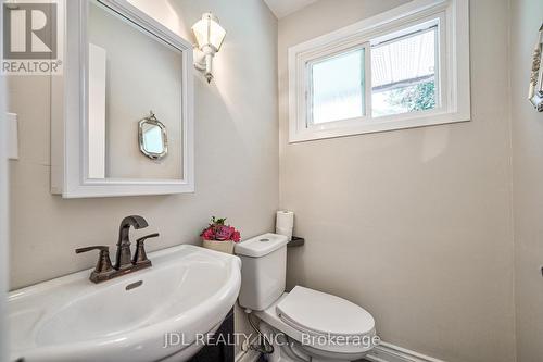 421 Canterbury Crescent, Oakville (Eastlake), ON - Indoor Photo Showing Bathroom