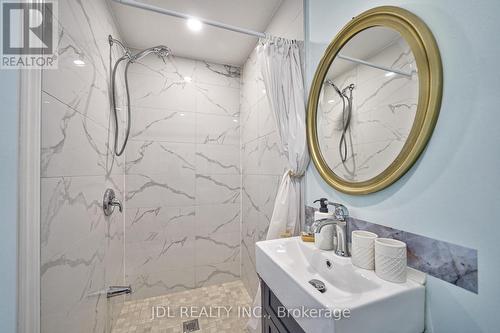 421 Canterbury Crescent, Oakville (Eastlake), ON - Indoor Photo Showing Bathroom