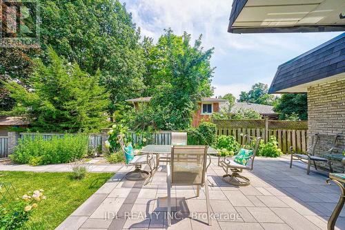 421 Canterbury Crescent, Oakville (Eastlake), ON - Outdoor