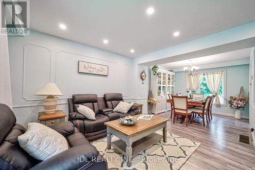 421 Canterbury Crescent, Oakville (Eastlake), ON - Indoor Photo Showing Living Room