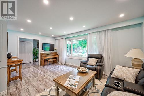 421 Canterbury Crescent, Oakville (Eastlake), ON - Indoor Photo Showing Living Room