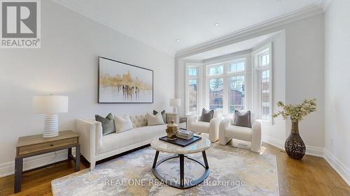 222 Florence Avenue, Toronto (Lansing-Westgate), ON - Indoor Photo Showing Living Room