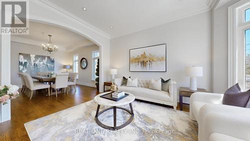 222 Florence Avenue, Toronto, ON - Indoor Photo Showing Living Room