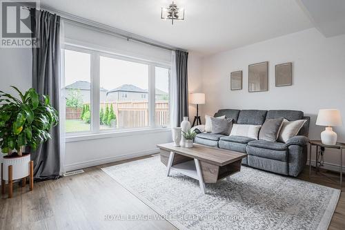 919 Hannah Avenue S, North Perth, ON - Indoor Photo Showing Living Room