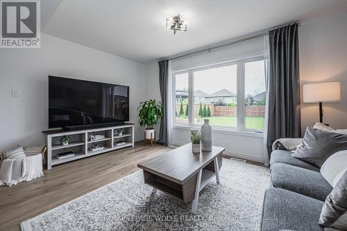 919 Hannah Avenue S, North Perth, ON - Indoor Photo Showing Living Room